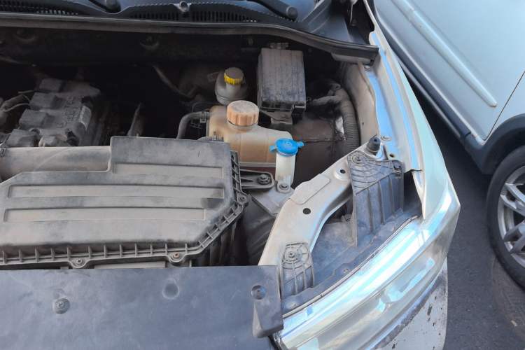 Used Wuling Hongguang 2018 1.5L S Comfort Model L2B Engine Bay Left