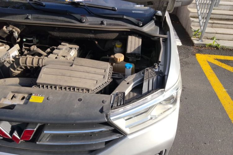 Used Wuling Hongguang 2018 1.5L S Comfort Model L2B Engine Bay Left