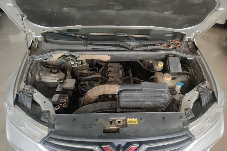 Used Wuling Hongguang 2018 1.5L S Comfort Model L2B Engine Bay