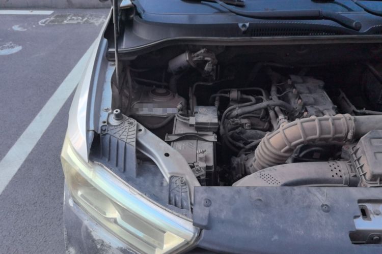 Used Wuling Hongguang 2018 1.5L S Comfort Model L2B Engine Bay Right