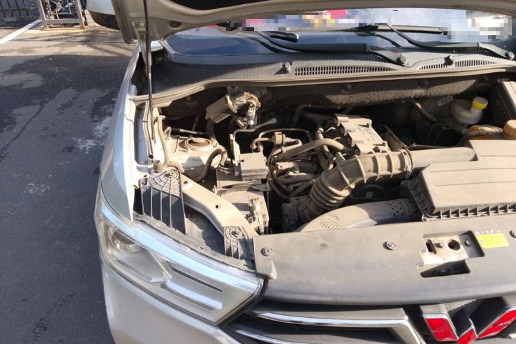 Used Wuling Hongguang 2018 1.5L S Comfort Model L2B Engine Bay Right