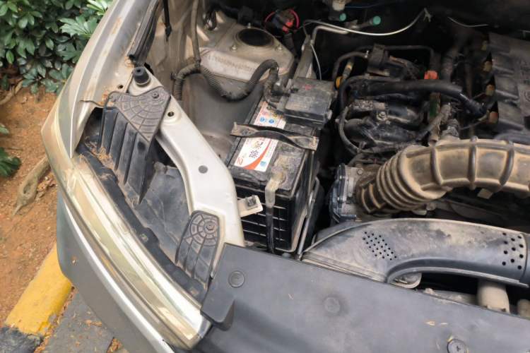 Used Wuling Hongguang 2018 1.5L S Standard Version L2B Engine Bay Right