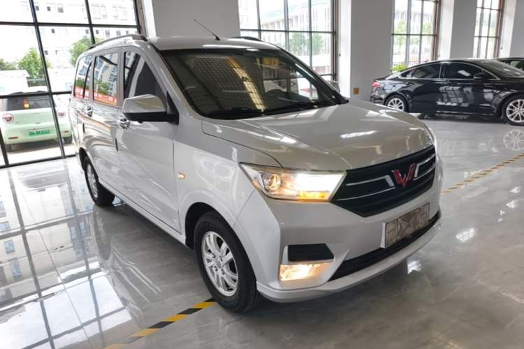 Used Wuling Hongguang 2018 1.5L S Comfort Model L2B Front Right 45 Deg