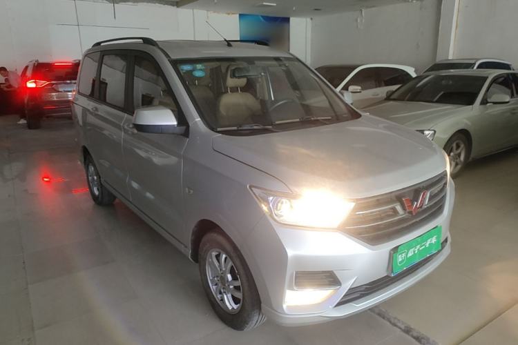 Used Wuling Hongguang 2018 1.5L S Comfort Model L2B Front Right 45 Deg