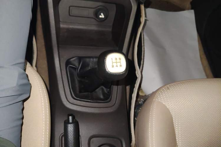 Used Wuling Hongguang 2018 1.5L S Standard Version L2B Gear Lever