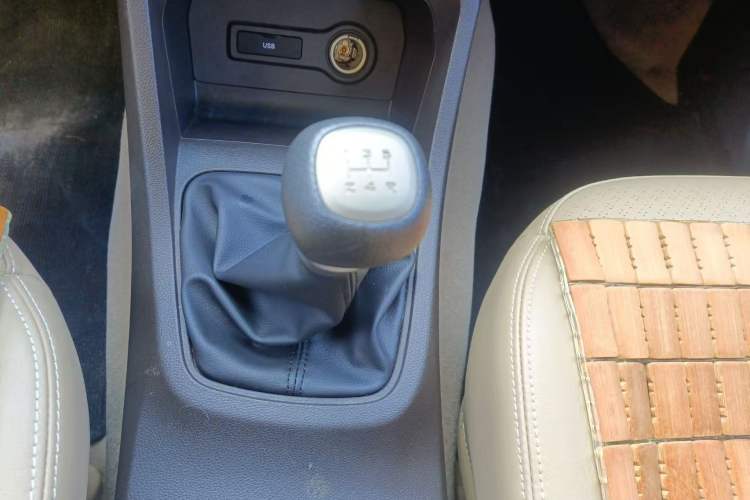 Used Wuling Hongguang 2018 1.5L S Comfort Model L2B Gear Lever