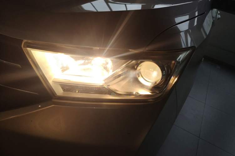 Used Wuling Hongguang 2018 1.5L S Standard Version L2B Left Front Headlight
