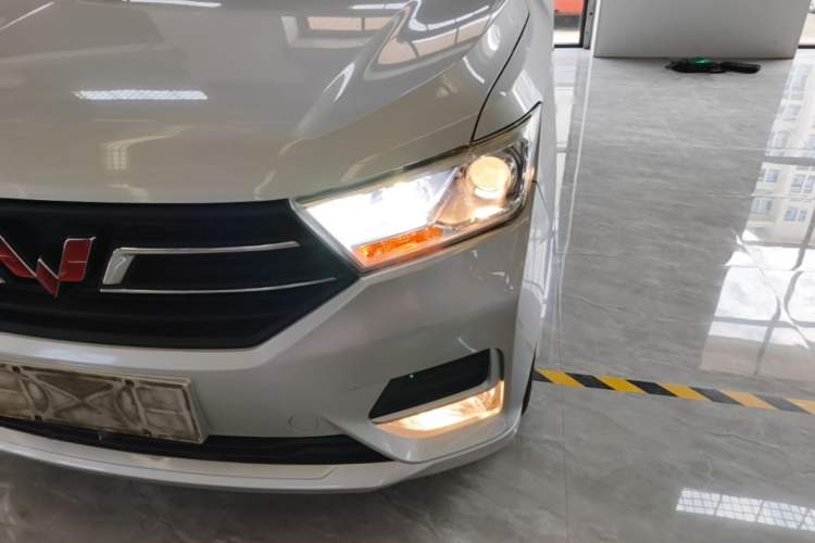 Used Wuling Hongguang 2018 1.5L S Comfort Model L2B Left Front Headlight