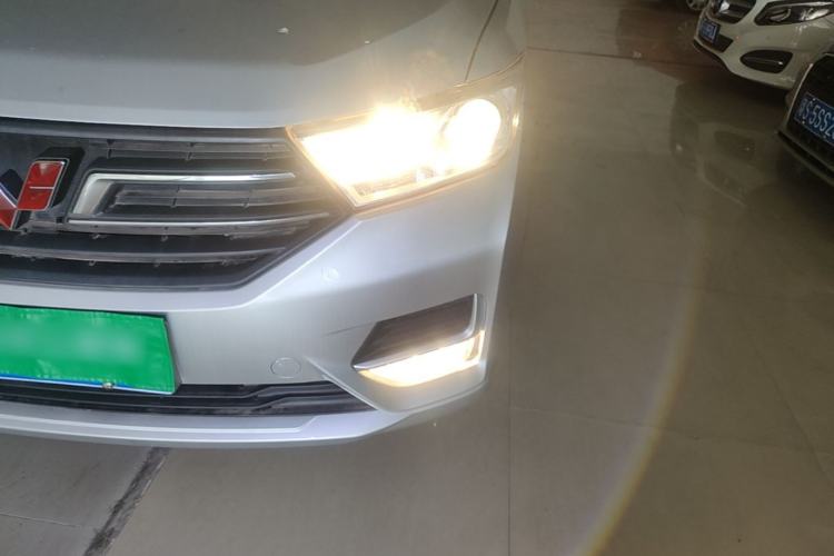 Used Wuling Hongguang 2018 1.5L S Comfort Model L2B Left Front Headlight