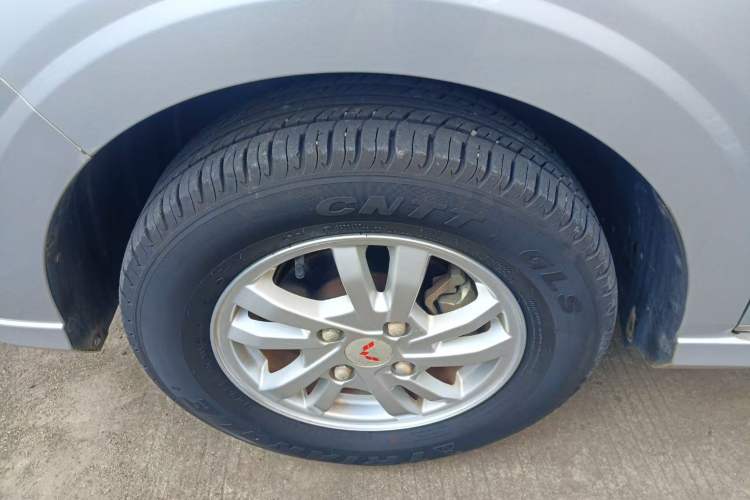 Used Wuling Hongguang 2018 1.5L S Comfort Model L2B Left Front Wheel Hub