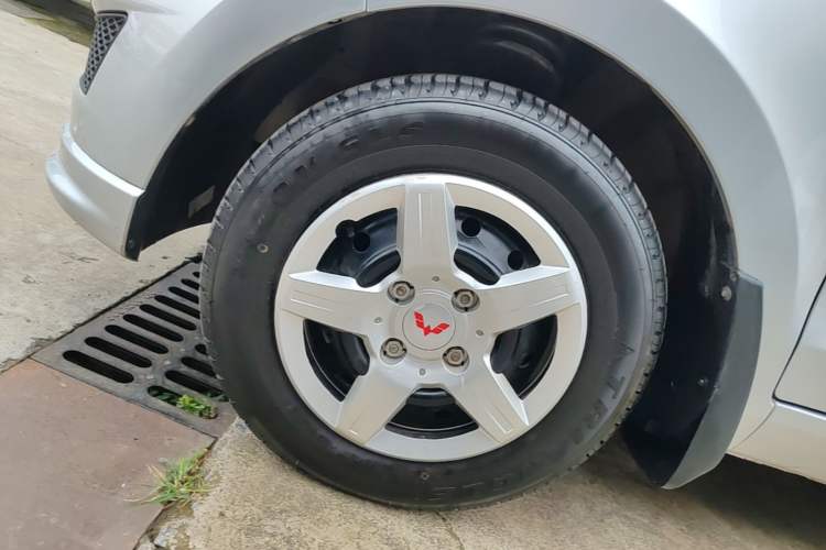 Used Wuling Hongguang 2018 1.2L Classic S Base Model Left Front Wheel Hub