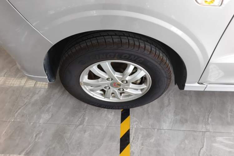 Used Wuling Hongguang 2018 1.5L S Comfort Model L2B Left Front Wheel Hub
