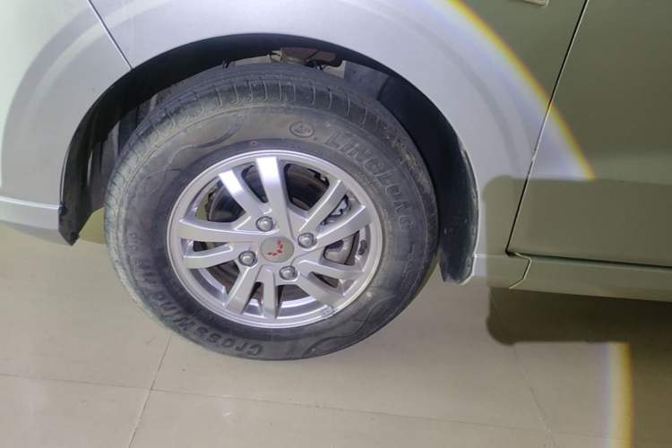 Used Wuling Hongguang 2018 1.5L S Comfort Model L2B Left Front Wheel Hub