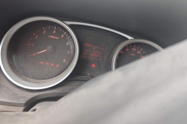 Used Wuling Hongguang 2018 1.5L S Standard Version L2B Odometer Close Up