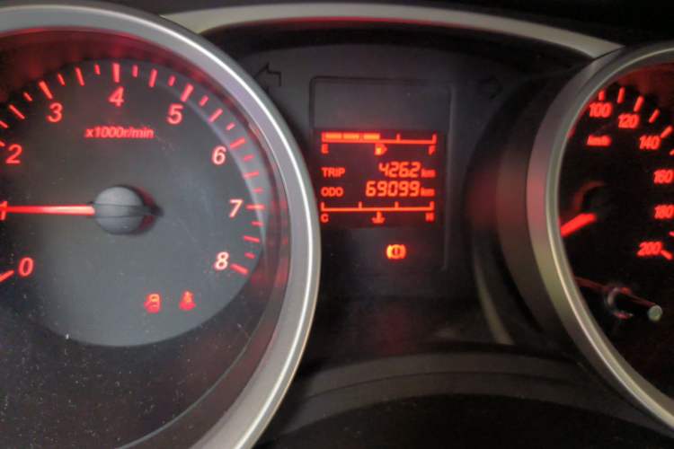 Used Wuling Hongguang 2018 1.5L S Standard Version L2B Odometer Close Up