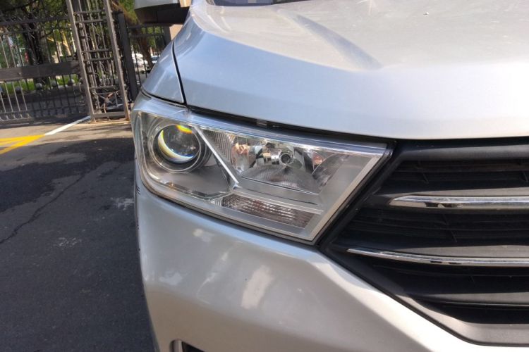 Used Wuling Hongguang 2018 1.5L S Comfort Model L2B Right Front Headlight