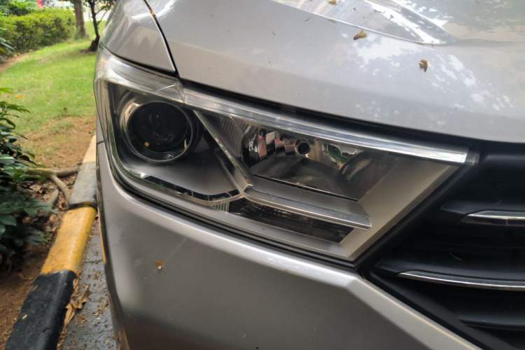 Used Wuling Hongguang 2018 1.5L S Standard Version L2B Right Front Headlight