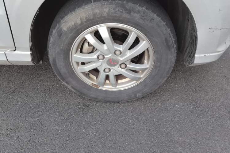 Used Wuling Hongguang 2018 1.5L S Comfort Model L2B Right Front Wheel Hub