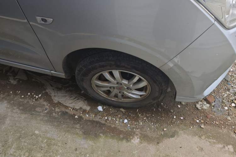 Used Wuling Hongguang 2018 1.5L S Standard Version L2B Right Front Wheel Hub