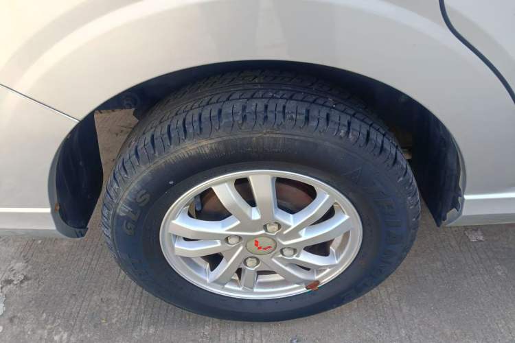 Used Wuling Hongguang 2018 1.5L S Comfort Model L2B Right Rear Wheel Hub