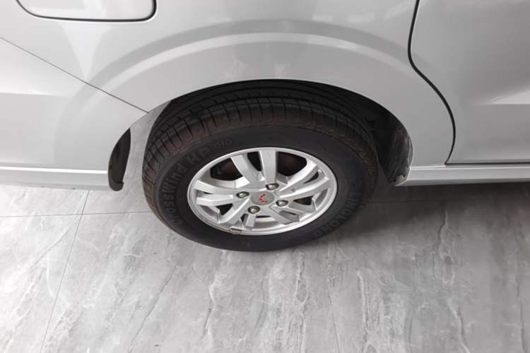 Used Wuling Hongguang 2018 1.5L S Comfort Model L2B Right Rear Wheel Hub