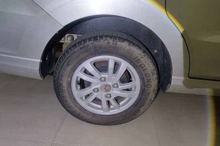 Used Wuling Hongguang 2018 1.5L S Comfort Model L2B Right Rear Wheel Hub