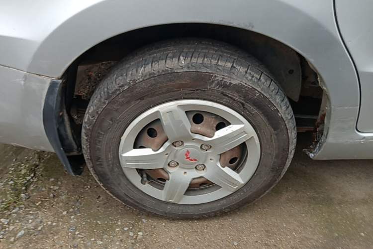 Used Wuling Hongguang 2018 1.2L Classic S Base Model Right Rear Wheel Hub