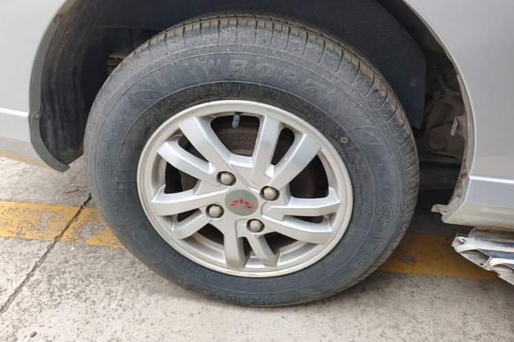 Used Wuling Hongguang 2018 1.5L S Standard Version L2B Right Rear Wheel Hub