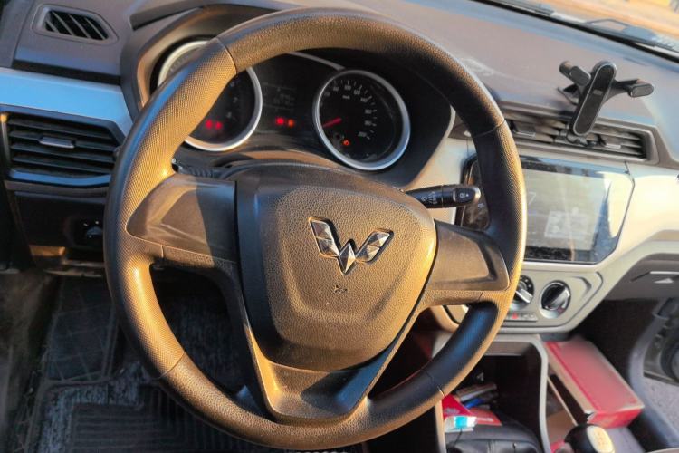 Used Wuling Hongguang 2018 1.5L S Comfort Model L2B Steering Wheel