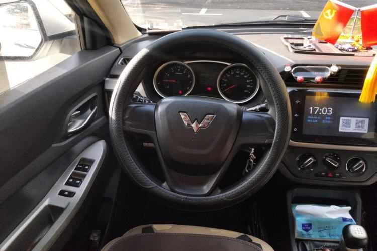 Used Wuling Hongguang 2018 1.5L S Comfort Model L2B Steering Wheel