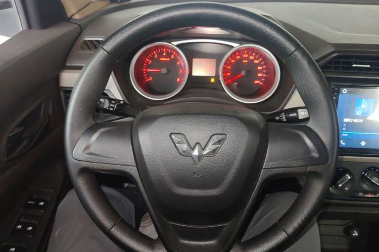 Used Wuling Hongguang 2018 1.5L S Standard Version L2B Steering Wheel