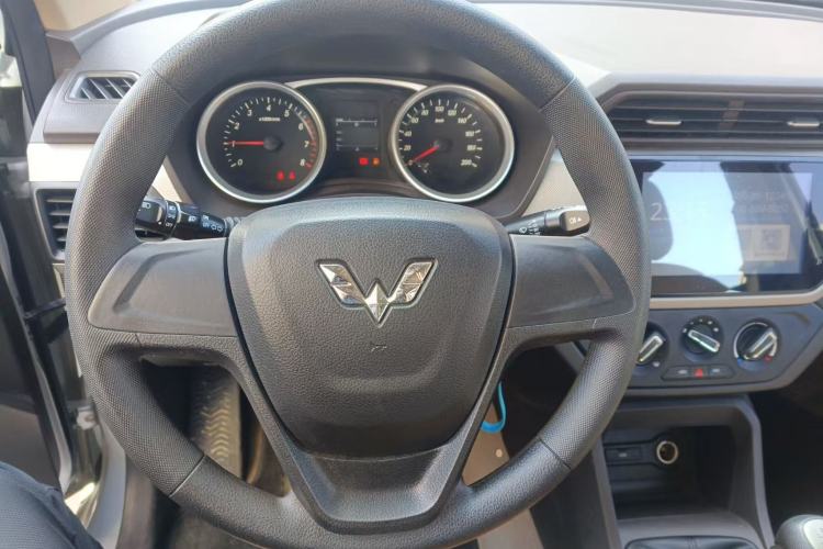 Used Wuling Hongguang 2018 1.5L S Comfort Model L2B Steering Wheel