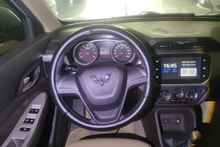 Used Wuling Hongguang 2018 1.5L S Comfort Model L2B Steering Wheel