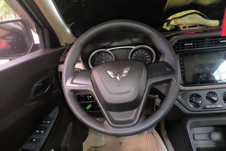 Used Wuling Hongguang 2018 1.5L S Standard Version L2B Steering Wheel