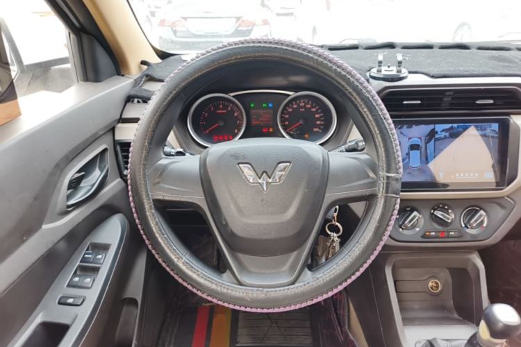 Used Wuling Hongguang 2018 1.5L S Standard Version L2B Steering Wheel