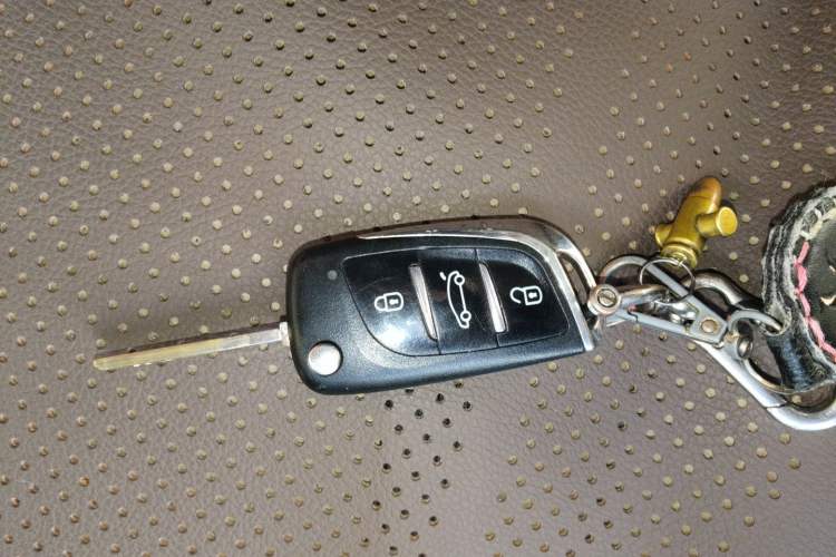 Used Wuling Hongguang 2018 1.5L S Comfort Model L2B Vehicle Key