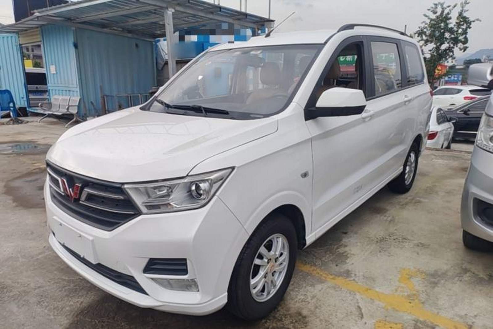Фото Wuling с площадки