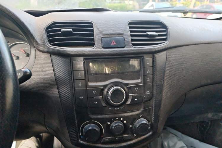 Used Wuling Hongguang 2018 1.5L Classic S Base Model Audio And AC Panel
