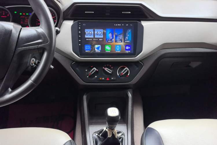 Used Wuling Hongguang 2018 1.5L S Standard Version L2B Audio And AC Panel