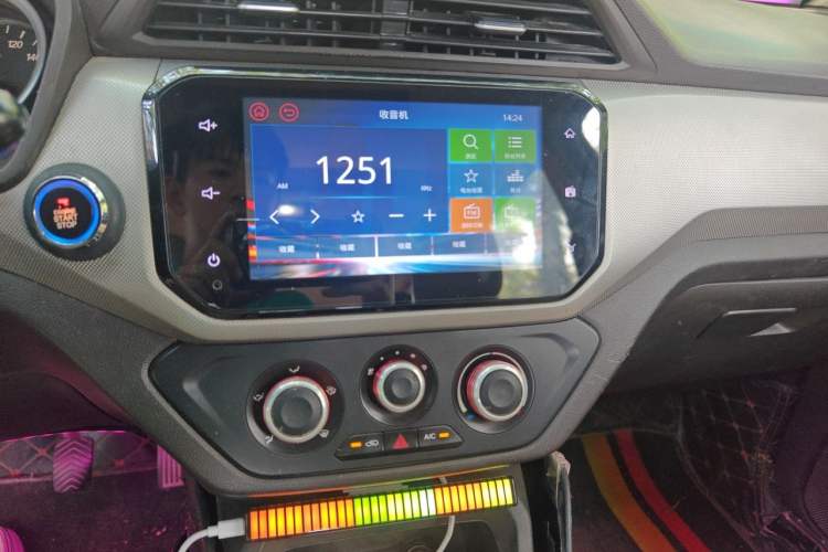 Used Wuling Hongguang 2018 1.5L S Comfort Model L2B Audio And AC Panel