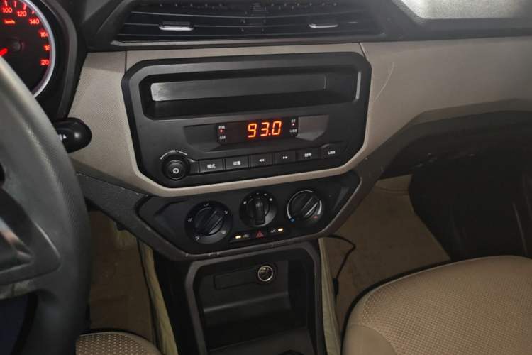 Used Wuling Hongguang 2018 1.5L S Standard Version L2B Audio And AC Panel
