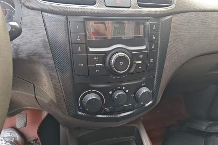 Used Wuling Hongguang 2018 1.2L Classic S Base Model Audio And AC Panel