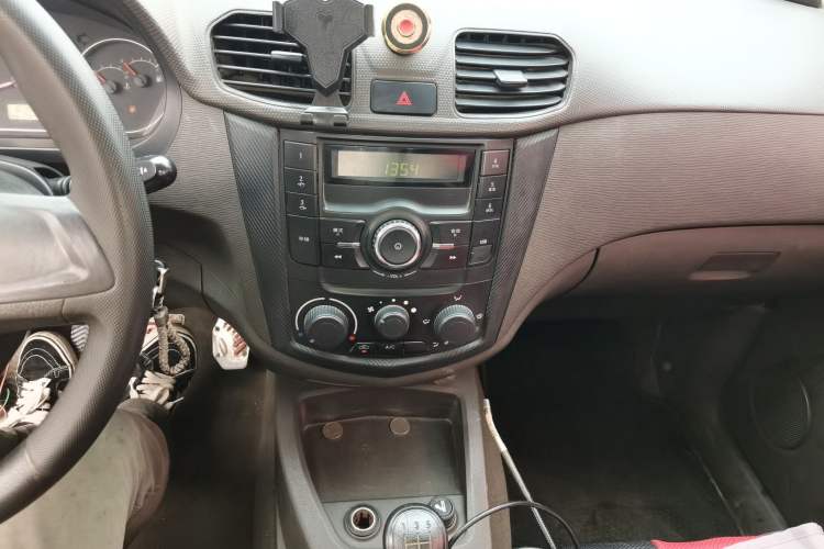 Used Wuling Hongguang 2018 1.2L Classic S Base Model Audio And AC Panel