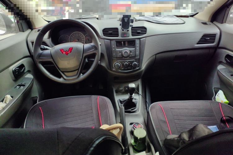 Used Wuling Hongguang 2018 1.5L Classic S Base Model Center Console