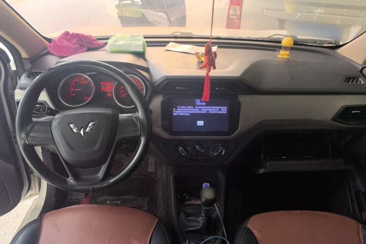 Used Wuling Hongguang 2018 1.5L Classic S Standard Model Center Console