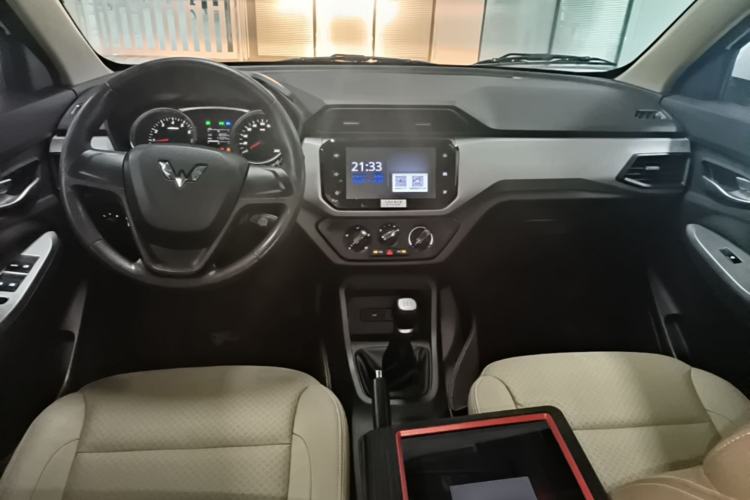 Used Wuling Hongguang 2018 1.5L S Comfort Model L2B Center Console