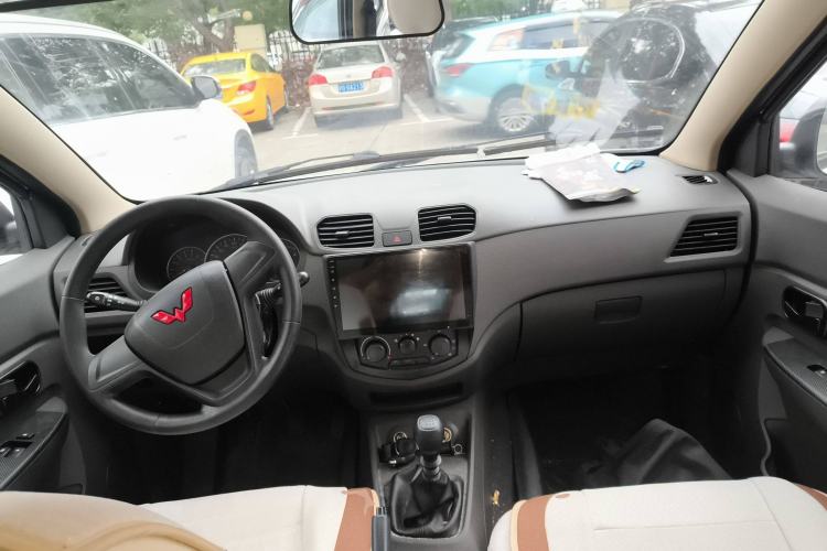 Used Wuling Hongguang 2018 1.5L Classic S Base Model Center Console