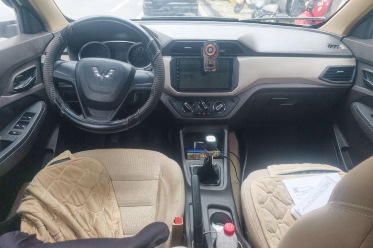 Used Wuling Hongguang 2018 1.5L S Standard Version L2B Center Console