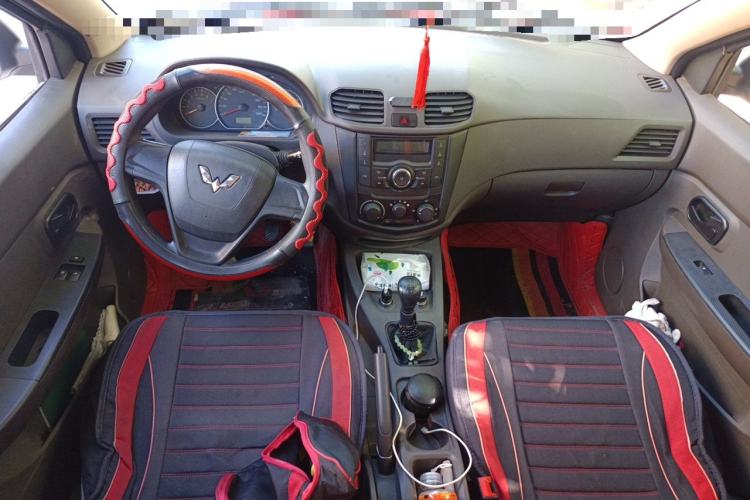 Used Wuling Hongguang 2018 1.2L Classic S Base Model Center Console