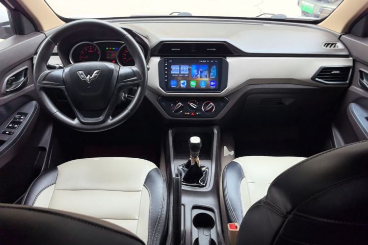 Used Wuling Hongguang 2018 1.5L S Standard Version L2B Center Console